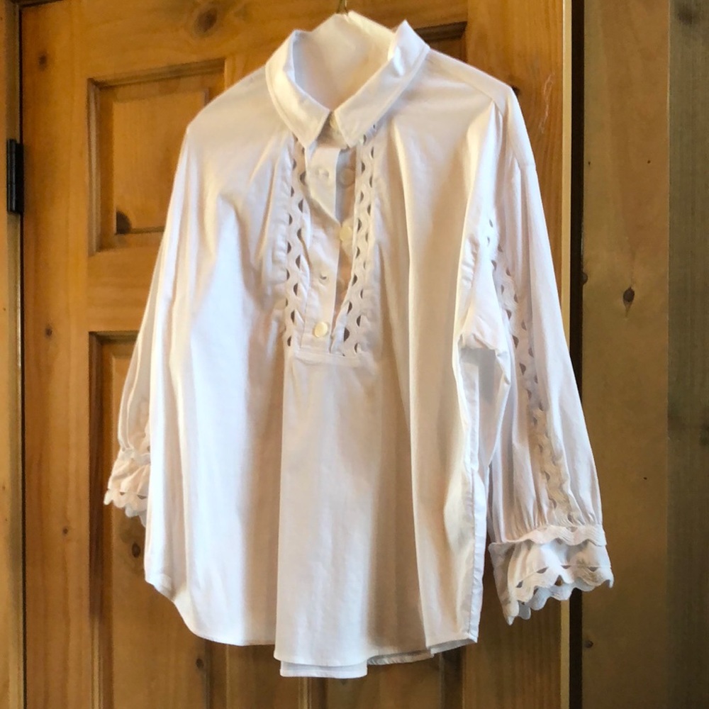 Anthropologie Mauve white top with rickrack trim. Medium